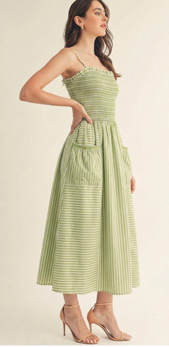 JUST ME WOMEN'S
SLEEVELESS SOUARE
NECK SMOCK POCKETS
STRIPES MAXI DRESS
