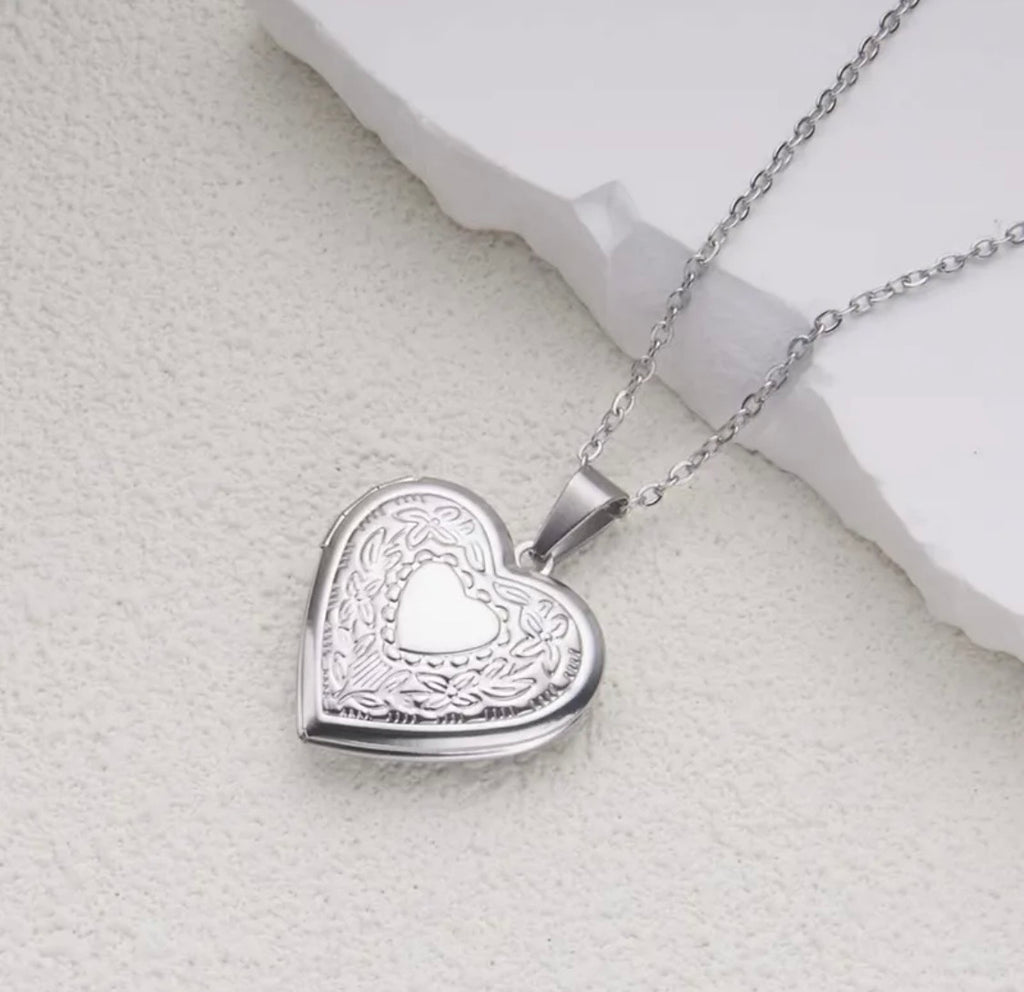 Stainless Steel 18K Gold Plated Sweet Heart Shape Pendant Locket Necklace