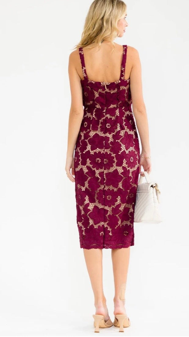 WOMEN'S SLEEVELESS FRONT SLIT CROCHET
MIDI DRESS