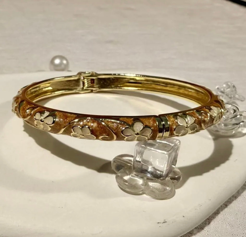 Vintage Style Metal Bangle With Electroplated Enamel Finish In Classic Colour