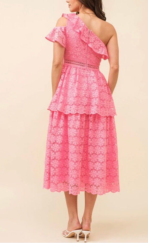 JUST ME WOMEN'S ONE SHOULDER RUFFLE FLORAL CROCHET TIERED MAXI DRESS