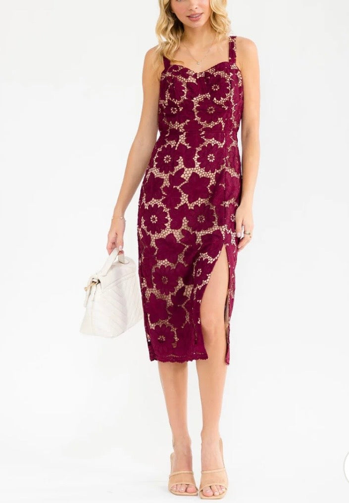 WOMEN'S SLEEVELESS FRONT SLIT CROCHET
MIDI DRESS