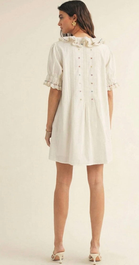 JUST ME WOMEN'S
SHORT SLEEVE BUTTON UP FRONT POCKETS
EMBROIDERY FLORAL
MINI DRESS