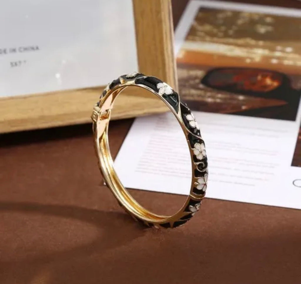 Vintage Style Metal Bangle With Electroplated Enamel Finish In Classic Colour